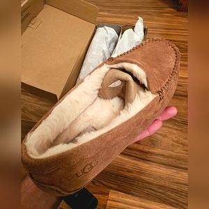 UGG Dakota woman slippers size 7 color chestnut